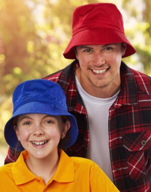 Bucket hat with toggle